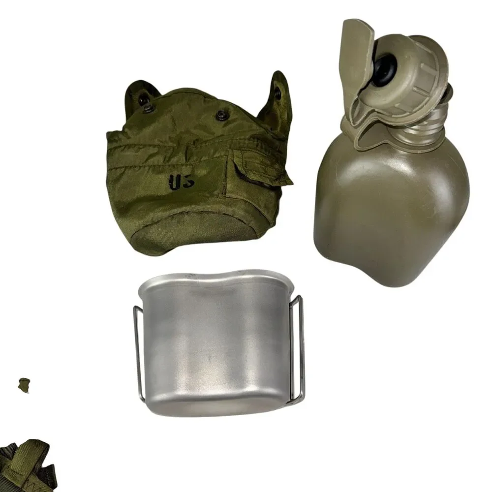 Green US Army Water Canteen And Cover With Clips‎ And Military Belt Ammo Pouch
